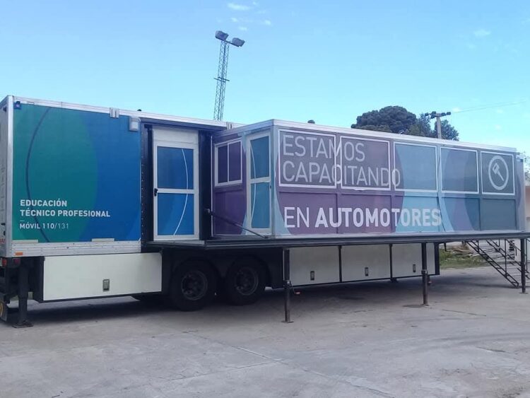 Las aulas móviles llevan capacitación técnica al interior de Córdoba, promoviendo empleo, arraigo y acceso equitativo a la formación profesional en toda la provincia.
