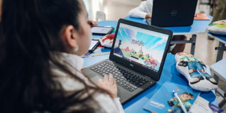 Córdoba incorpora educación financiera en sus escuelas y marca un hito a nivel nacional Córdoba se convierte en pionera en el país al incorporar educación financiera con Matific en sus escuelas municipales, fortaleciendo el aprendizaje práctico desde edades tempranas.