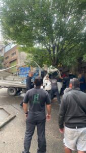 Un conductor quedó atrapado tras chocar contra un árbol y debió ser rescatado