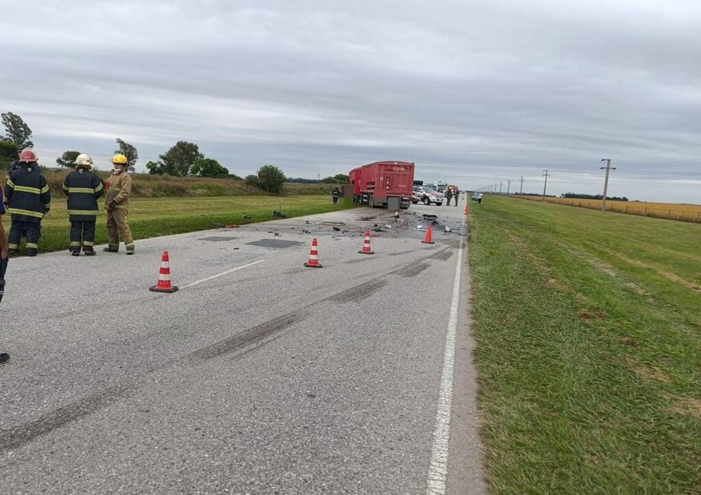 Murió un hombre tras chocar contra un camión en la ruta provincial 6