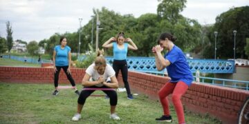 La Municipalidad lanzó las Clases de Gimnasia Familiar en nueve espacios públicos