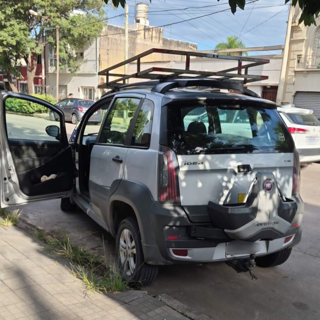 El conflicto comenzó con un auto estacionado frente a una cochera..