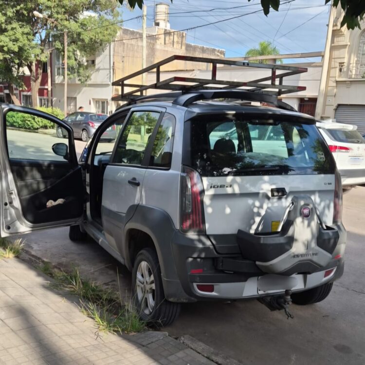 El conflicto comenzó con un auto estacionado frente a una cochera..