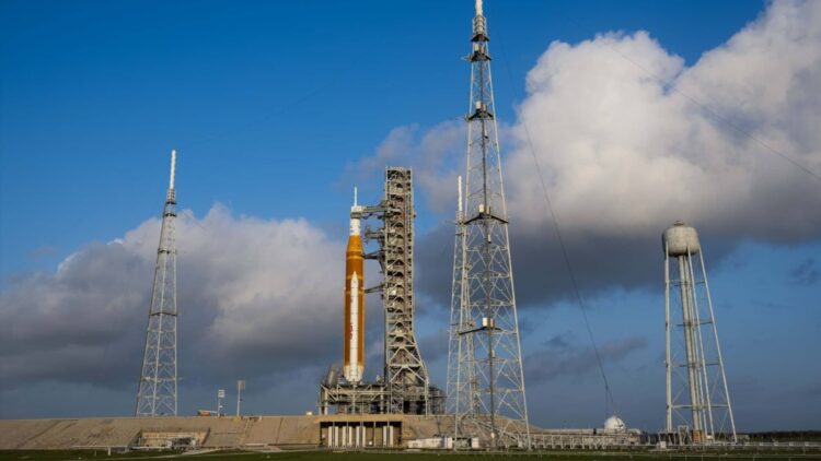 La Universidad de Buenos Aires participa en la misión Artemis II con el microsatélite argentino Atenea, que será clave para validar tecnologías en el espacio profundo.