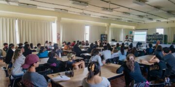 Miles de jóvenes eligen quedarse en sus pueblos para ser universitarios Miles de jóvenes eligen quedarse en sus pueblos para ser universitarios
