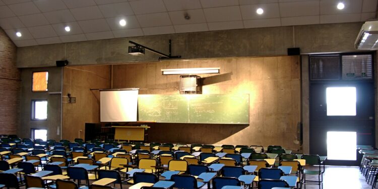 Docentes universitarios comienzan su tercera semana de paro.