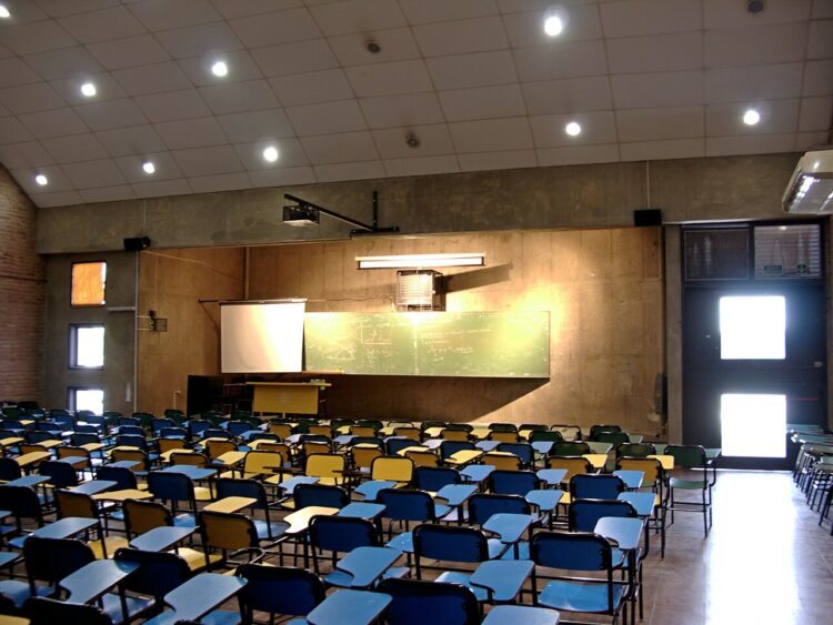 Docentes universitarios comienzan su tercera semana de paro.