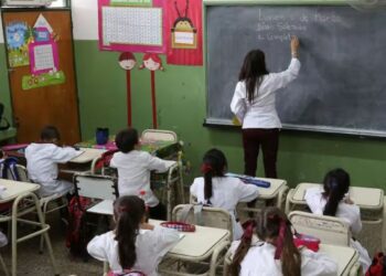 Pluriempleo docente: educadores cordobeses combinan más de un trabajo para sostener sus ingresos