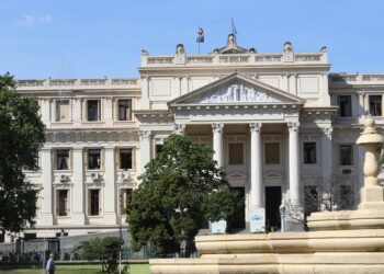 Otorgan licencia al juez Argüello tras quedar involucrado en la defensa de un acusado por abuso sexual