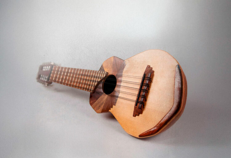 El charango canta su historia en el Concejo Deliberante