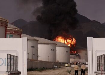 Más de 100 desaparecidos tras el hundimiento de un buque de guerra iraní