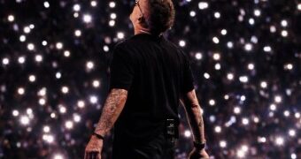 Alejandro Sanz se presenta en el Kempes bajo una intensa lluvia y con un operativo especial Alejandro Sanz se presenta en el Kempes bajo una intensa lluvia y con un operativo especial