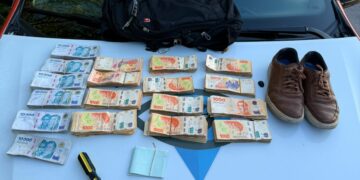 Detuvieron a un joven por dañar un vehículo: llevaba dinero y cheques por millonarias sumas Detenido con $6,5 millones, cheques y herramientas tras dañar un auto.