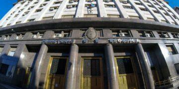 Reestructuración en Economía: la Secretaría de Coordinación de Producción absorbe el área de Industria y Comercio La decisión formalizada mediante el Decreto 215/2026, publicado en el Boletín Oficial.