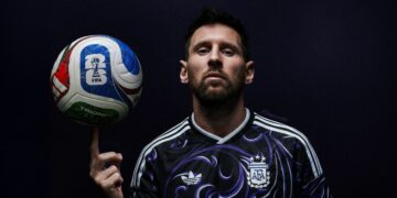 A diferencia de la última equipación, el uniforme nuevo será integramente negro.