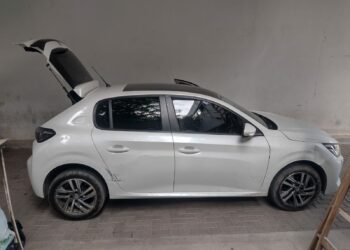 El vehículo involucrado en la fuga quedó bajo custodia policial.