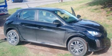 Lo citaron para un viaje, lo asaltaron y fueron detenidos tras un seguimiento policial Cinco personas fueron aprehendidas luego de sustraerle pertenencias y su Peugeot 208 a la víctima.