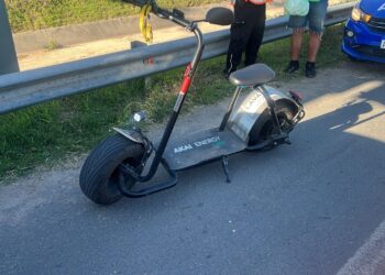 Circulaba por la circunvalación en un scooter eléctrico, un tipo de vehículo no habilitado para transitar en autovías y autopistas.