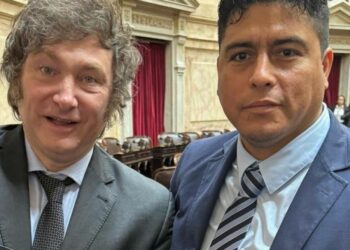 El presidente Javier Milei junto al gobernador de Santa Cruz, Claudio Vidal