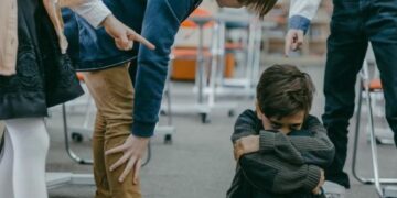 Psicopedagogas advierten sobre la desconexión entre adultos y jóvenes