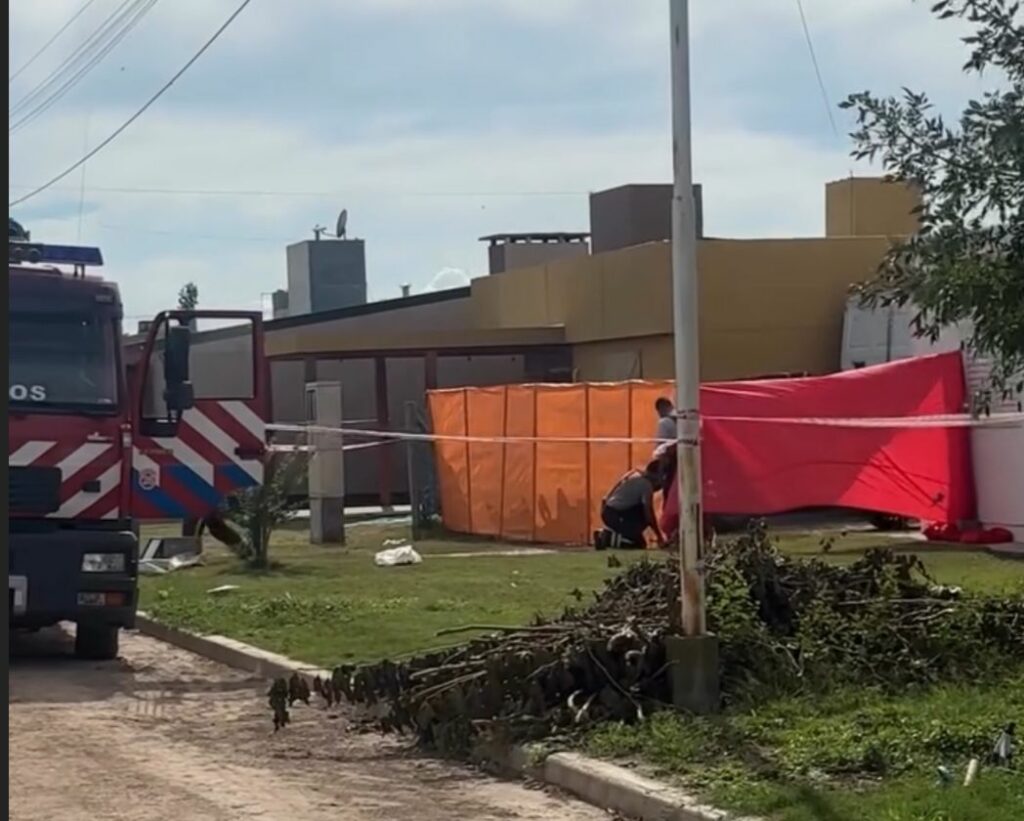 Un hombre murió al quedar atrapado entre un camión y una pared