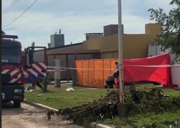 Un hombre murió al quedar atrapado entre un camión y una pared Un hombre murió al quedar atrapado entre un camión y una pared