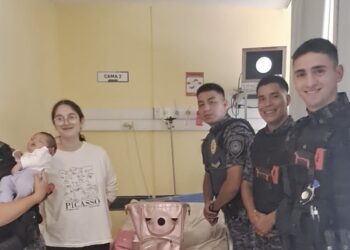 Una bebé fue asistida a tiempo por la policía tras un episodio de ahogamiento