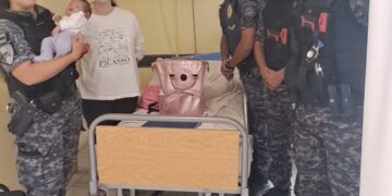 Una bebé fue asistida a tiempo por la policía tras un episodio de ahogamiento