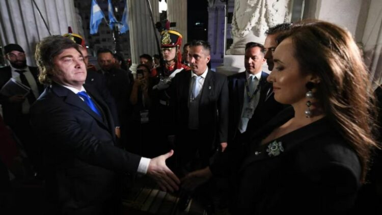 Escalada de tensión en el Gobierno: Milei acusa a Villarruel de traición Milei acusó a Villarruel de traición y de intentar debilitar su gestión, profundizando la crisis en la cúpula del Gobierno.