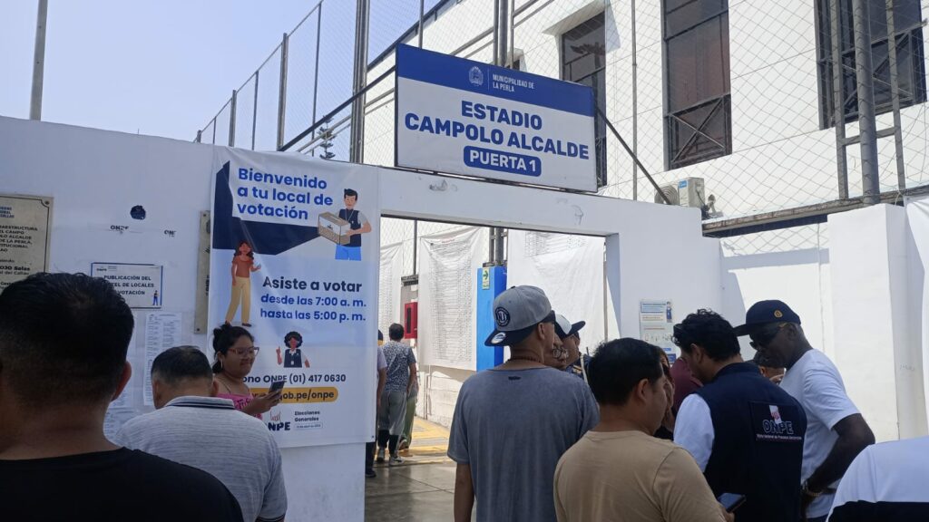 Perú votó para presidente, en un contexto de paridad y tensión