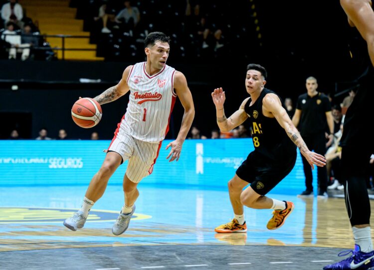 A Instituto se le escapó un triunfo clave ante Obras La gloria cerrará la fase regular de local ante Quimsa.