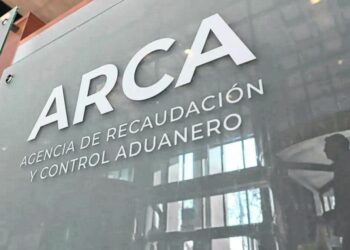 La recaudación nacional volvió a caer en términos reales