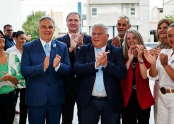 Acto por Malvinas Llaryora se pronunció sobre el reclamo salarial docente