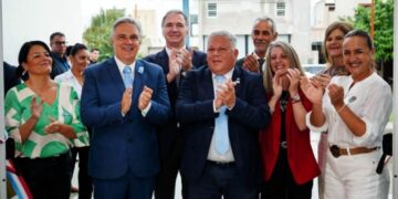 Acto por Malvinas Llaryora se pronunció sobre el reclamo salarial docente