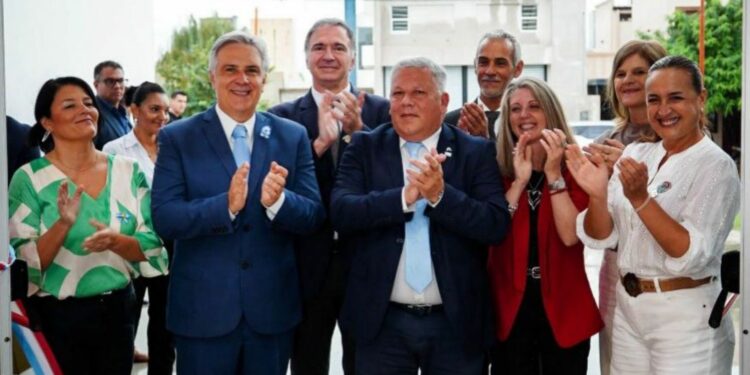 Acto por Malvinas Llaryora se pronunció sobre el reclamo salarial docente