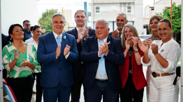 Acto por Malvinas Llaryora se pronunció sobre el reclamo salarial docente