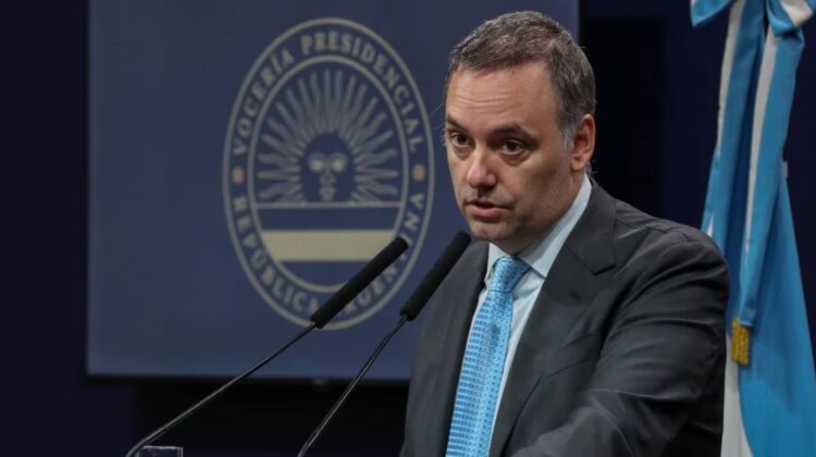 La noticia trascendió en horas de la tarde y antes del mediodía daría una conferencia de prensa Manuel Adorni.