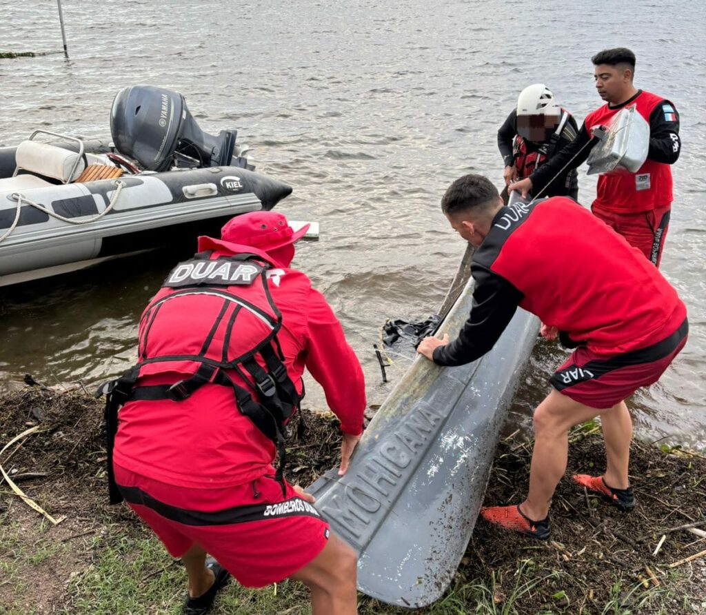 Rescataron a dos hombres tras el vuelco de una canoa en el dique de Embalse Ambos ocupantes fueron asistidos en el lugar y se encontraban en buen estado de salud.