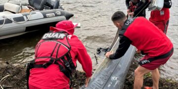 Rescataron a dos hombres tras el vuelco de una canoa en el dique de Embalse Ambos ocupantes fueron asistidos en el lugar y se encontraban en buen estado de salud.