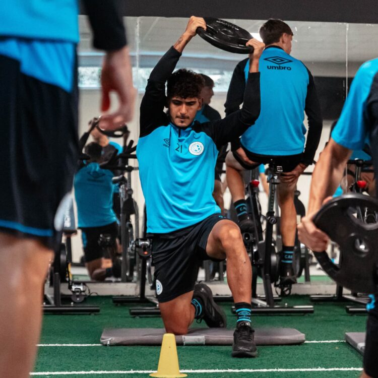 El Pirata realizó ejercicios físicos en su vuelta a los entrenamientos.