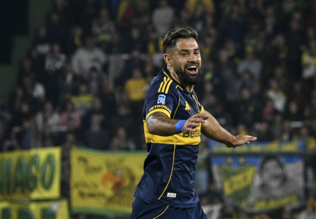 Boca goleó a Defensa y le dio una mano a Talleres