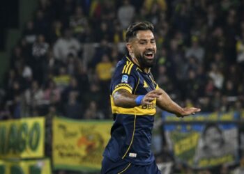 Boca goleó a Defensa y le dio una mano a Talleres