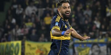 Boca goleó a Defensa y le dio una mano a Talleres