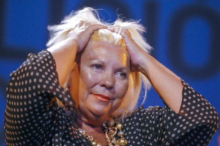 Elisa Carrió habló sobre el caso que tiene en el centro al jefe de Gabinete, Manuel Adorni, y dijo que “es todo muy ridículo” y se preguntó: “¿A quién se le ocurre ir en un avión privado a Punta del Este?”.