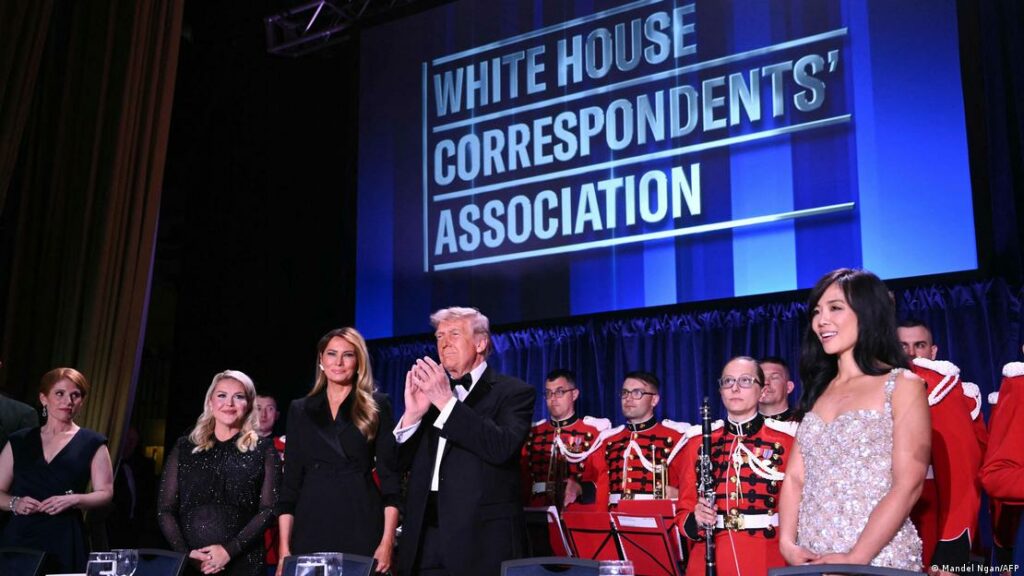 Donald Trump en la cena de la Asociación de Corresponsales. Foto de Reuters.
