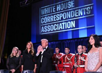 Donald Trump en la cena de la Asociación de Corresponsales. Foto de Reuters.