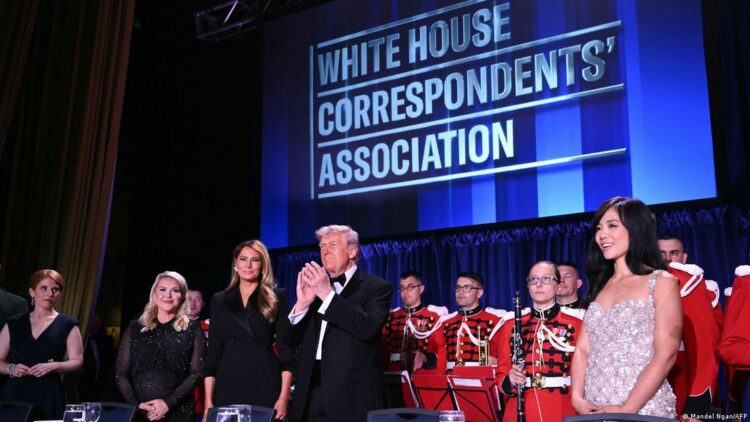Donald Trump en la cena de la Asociación de Corresponsales. Foto de Reuters.
