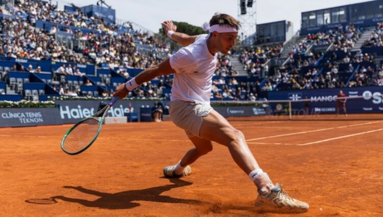 Tomás Etcheverry sorteó un difícil obstáculo al vencer a Jack Draper.