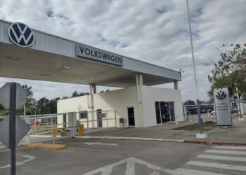 Conflicto salarial en autopartista frenó la producción y paralizó a Volkswagen