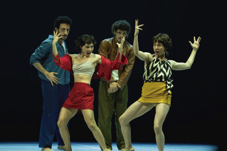 La obra fue reconocida en el circuito de danza contemporánea al resultar ganadora del Festival Pulso Urbano 2025 y formar parte del Festival Mo/Ver 2025.